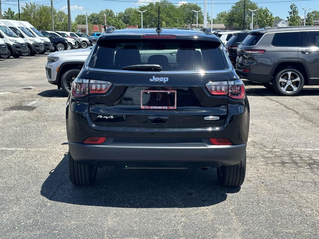 Used 2024 Jeep Compass Latitude AWD/4WD image 5