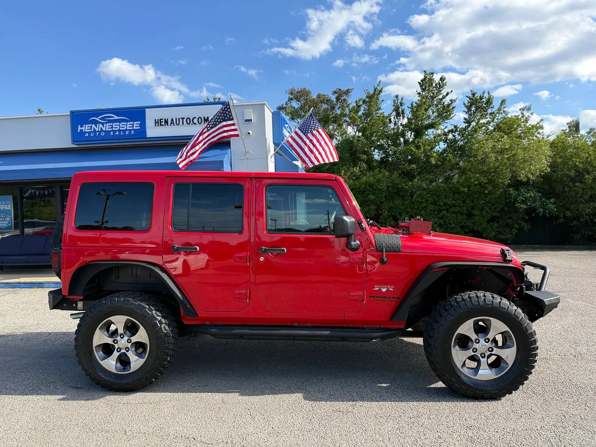 Used 2016 Jeep Wrangler Unlimited Sahara w/ Connectivity Group AWD/4WD image 29