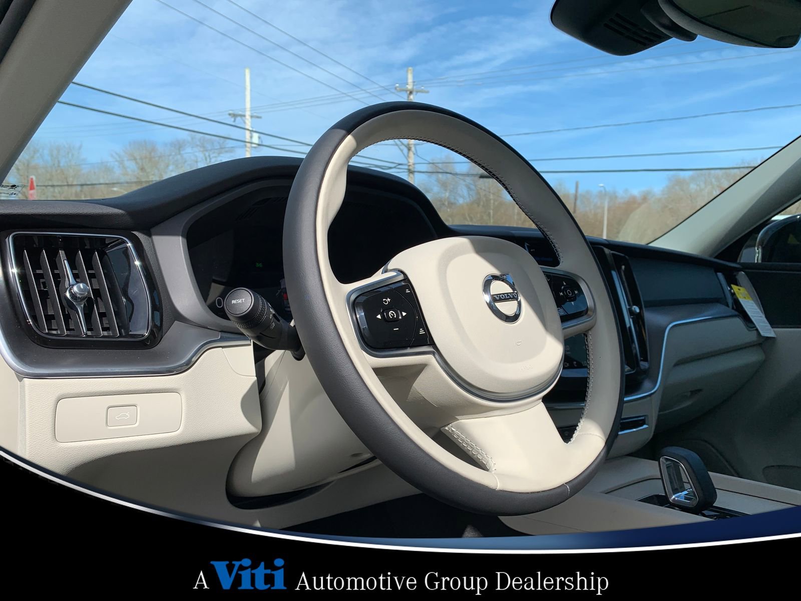 Used 2025 Volvo XC60 B5 Core w/ Climate Package image 11