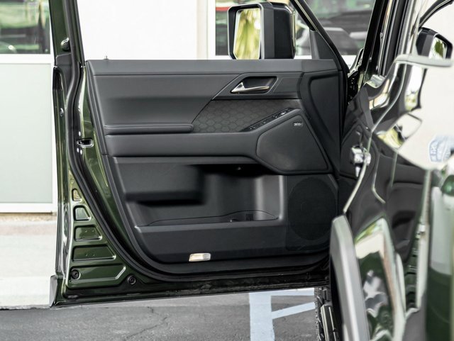 Used 2025 Lexus GX 550 image 11