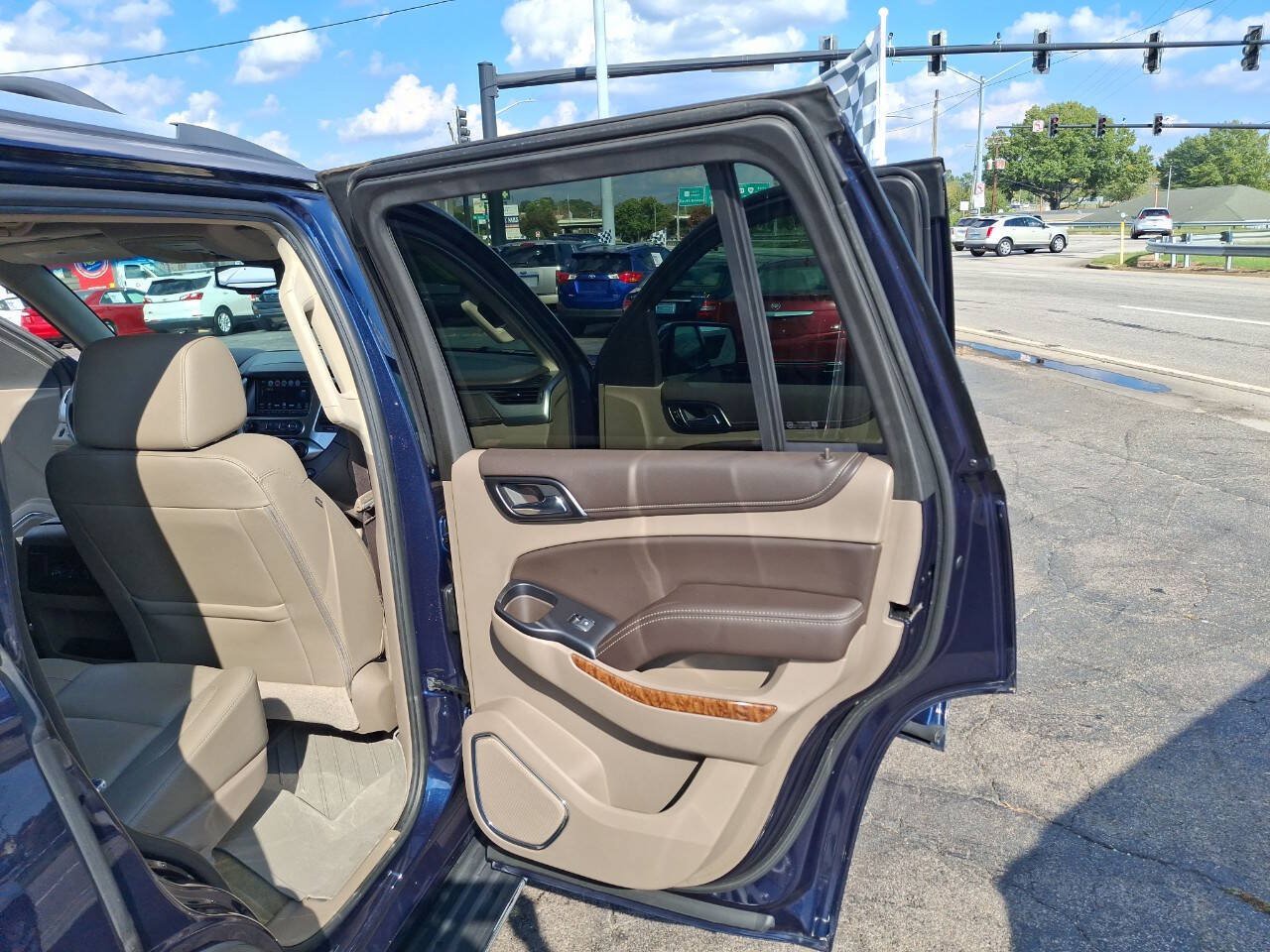 Used 2018 Chevrolet Tahoe Premier AWD/4WD image 24