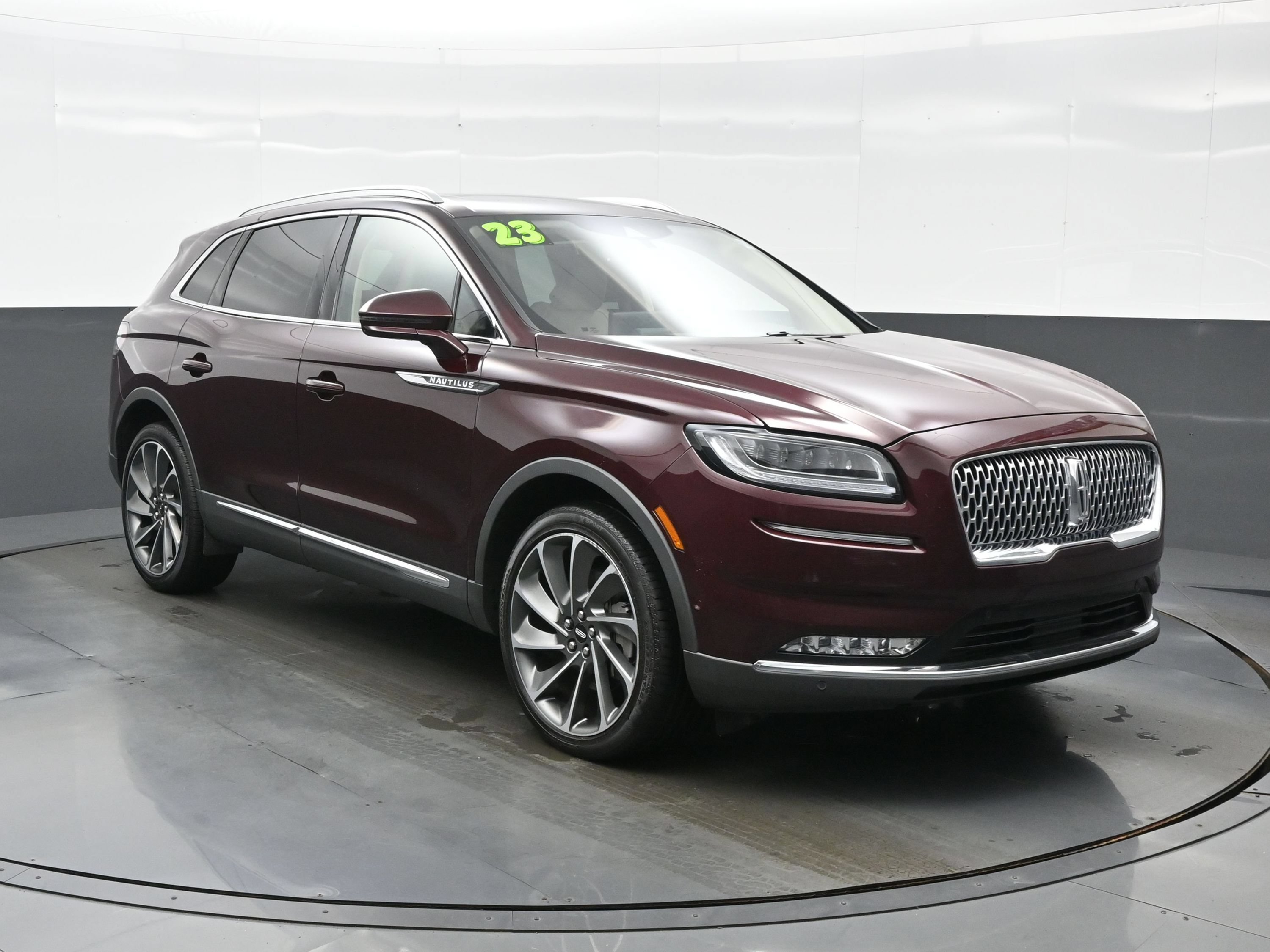Used 2023 Lincoln Nautilus Reserve w/ Equipment Group 202A AWD/4WD image 8