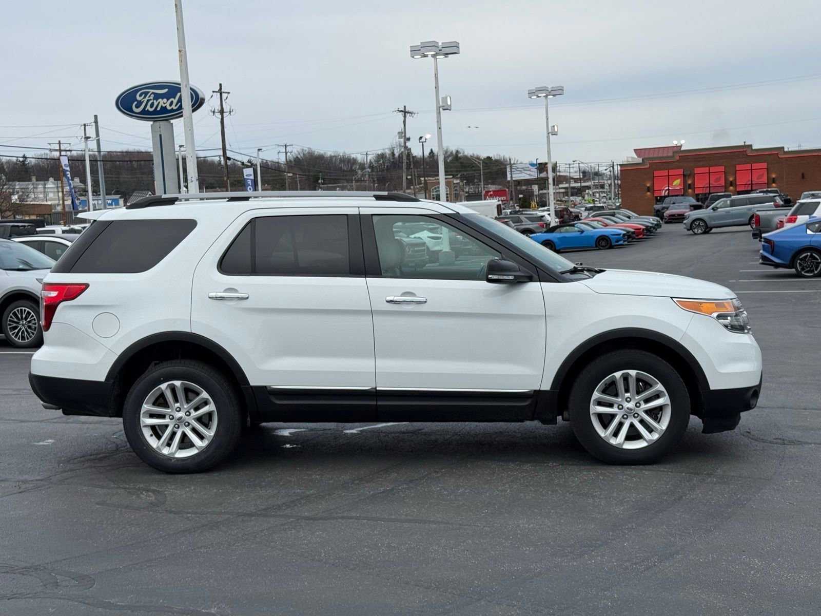 Used 2015 Ford Explorer XLT w/ Equipment Group 201B image 2