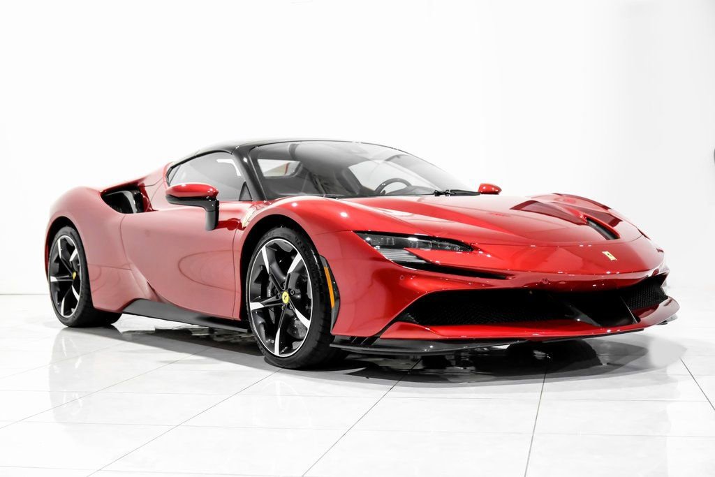 Used 2022 Ferrari SF90 Spider image 3