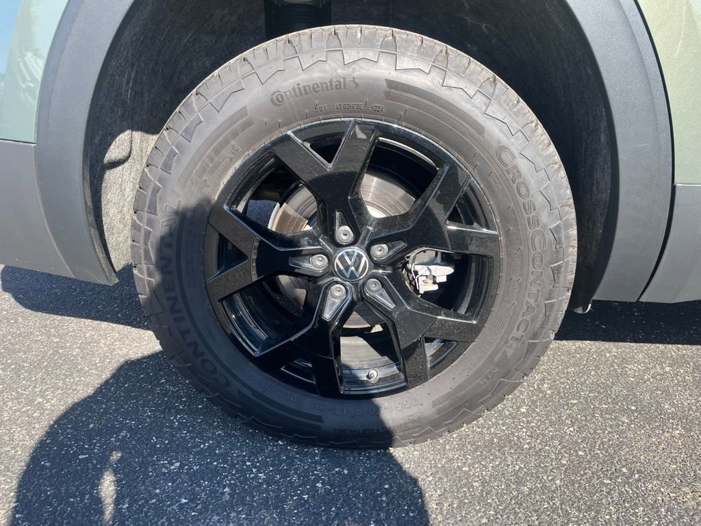 Certified 2024 Volkswagen Atlas Peak Edition SEL image 31