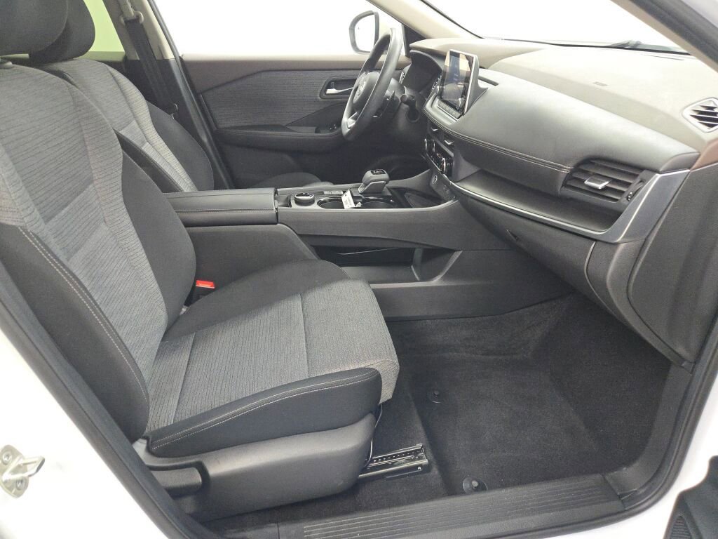 Used 2023 Nissan Rogue SV image 7