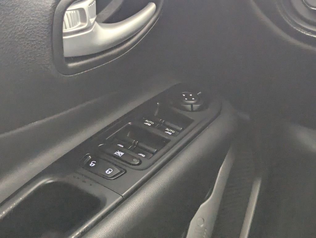 Used 2023 Jeep Renegade Latitude image 18