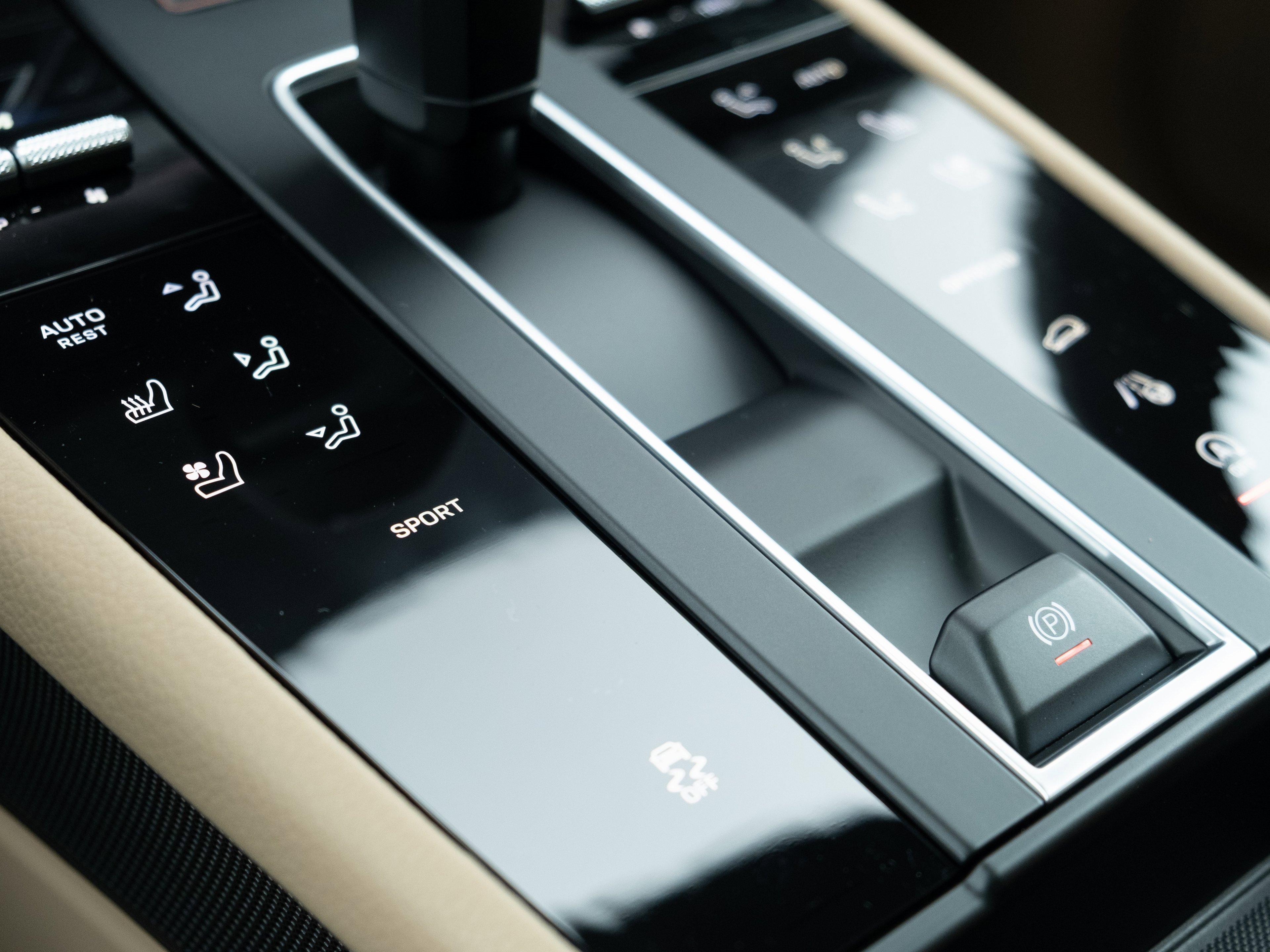 Certified 2025 Porsche Macan image 25