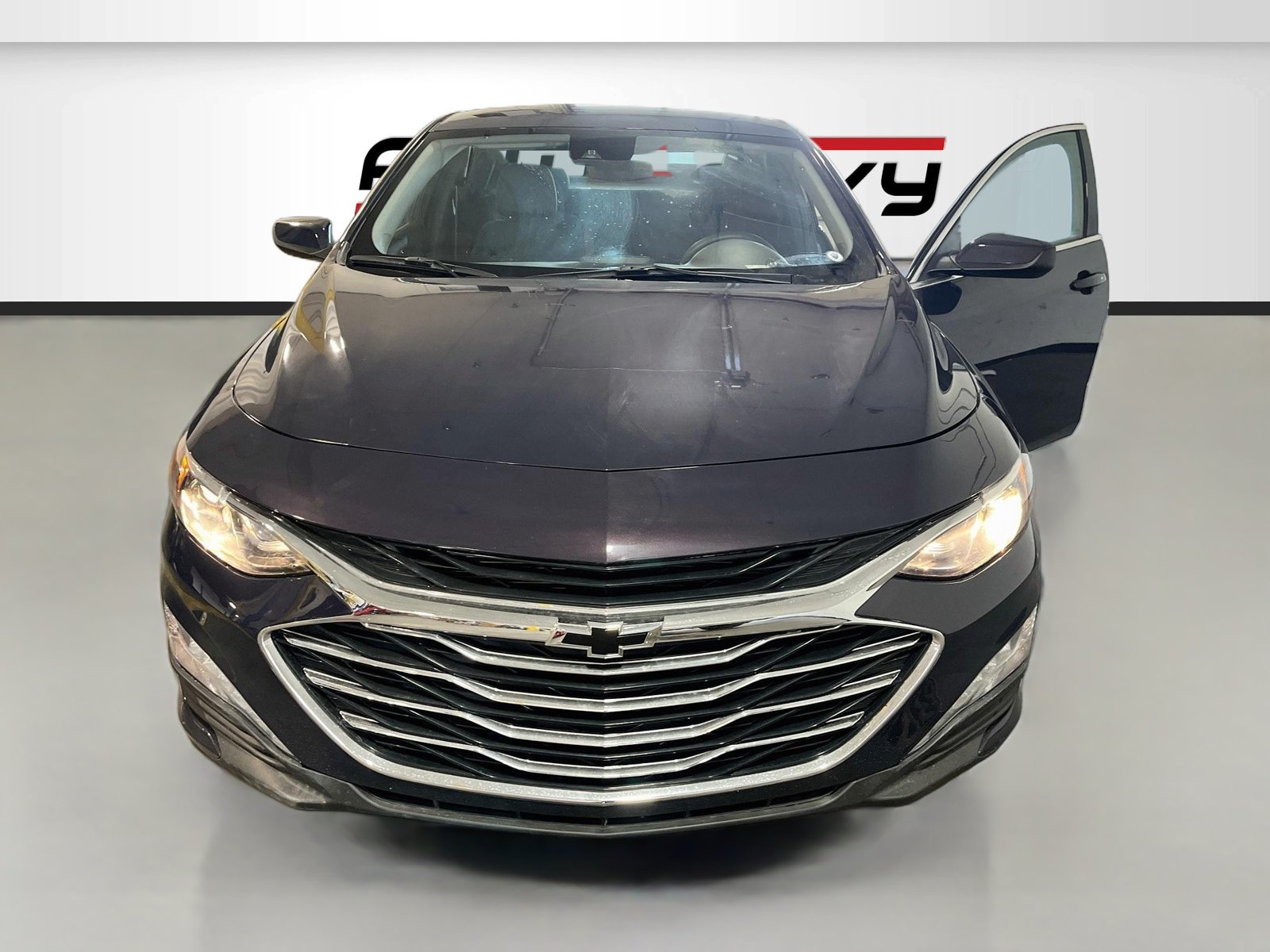 Used 2025 Chevrolet Malibu RS FWD image 2