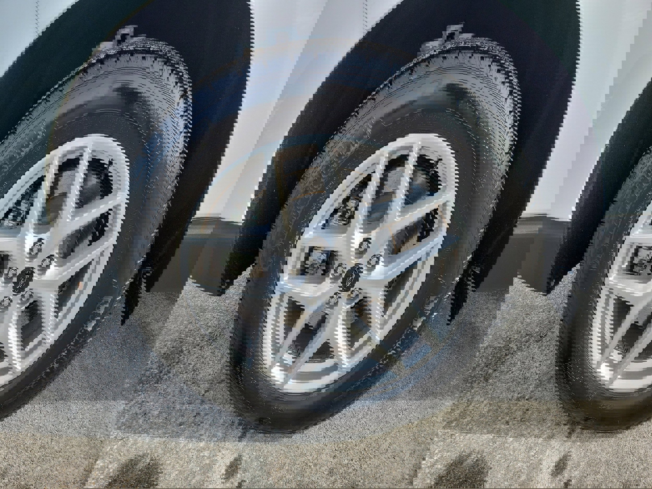 Used 2024 Ford Edge SEL w/ Convenience Package image 5