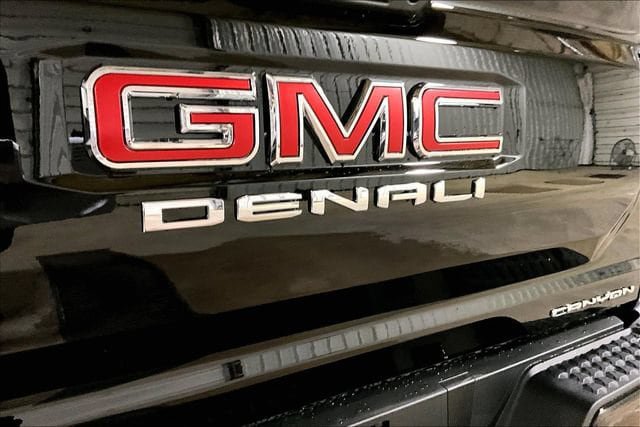 New 2026 GMC Canyon Denali w/ LPO, Denali Black Edition AWD/4WD image 3