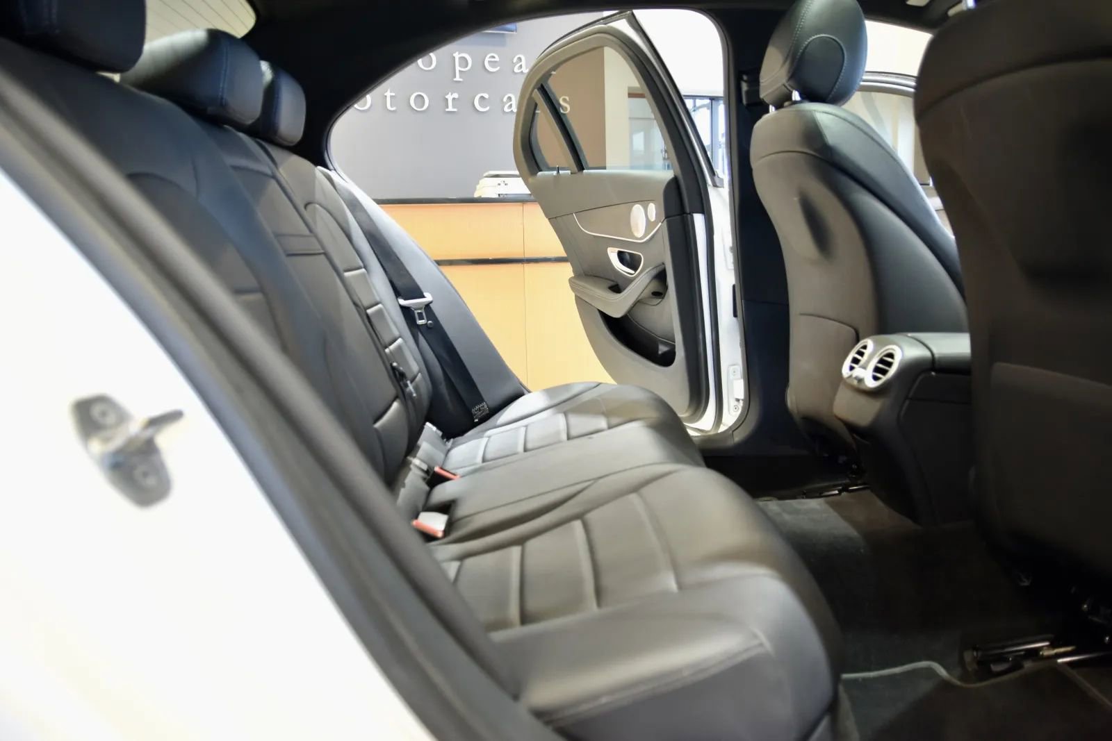 Used 2020 Mercedes-Benz C 300 4MATIC Sedan image 23