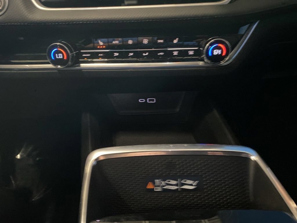New 2026 Chevrolet Equinox LT w/ Convenience Package II AWD/4WD image 8