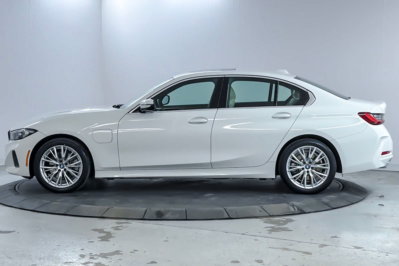 Used 2024 BMW 330e w/ Premium Package RWD image 5