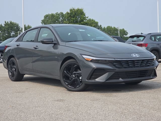 New 2026 Hyundai Elantra SEL Sport FWD image 2