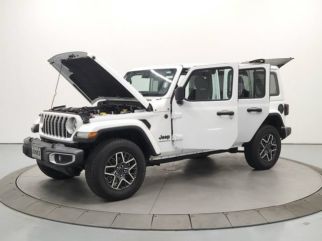 Used 2025 Jeep Wrangler Unlimited Sahara AWD/4WD image 11