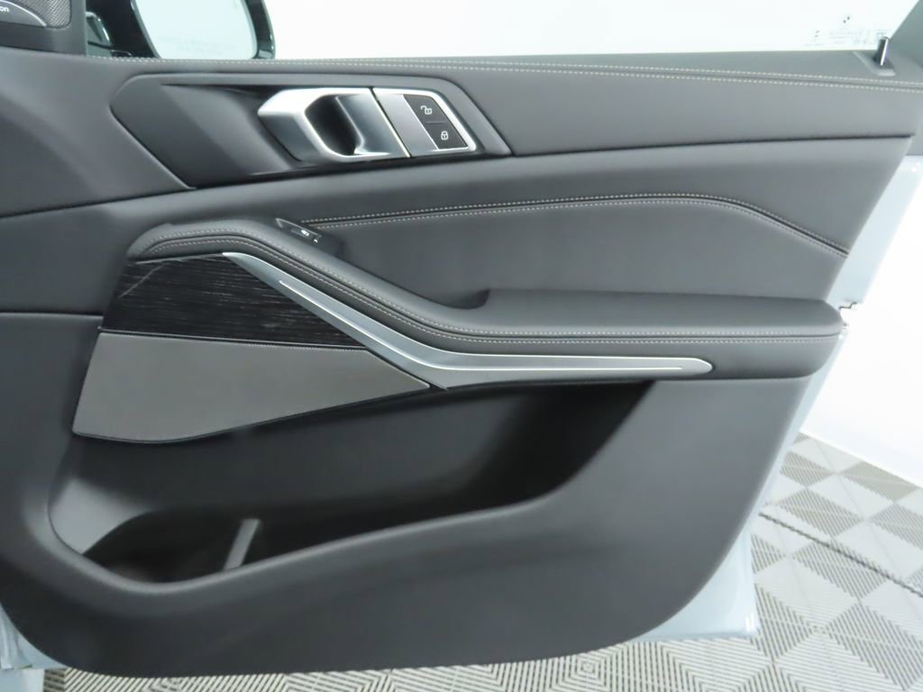 New 2026 BMW X5 xDrive40i w/ Executive Package image 26