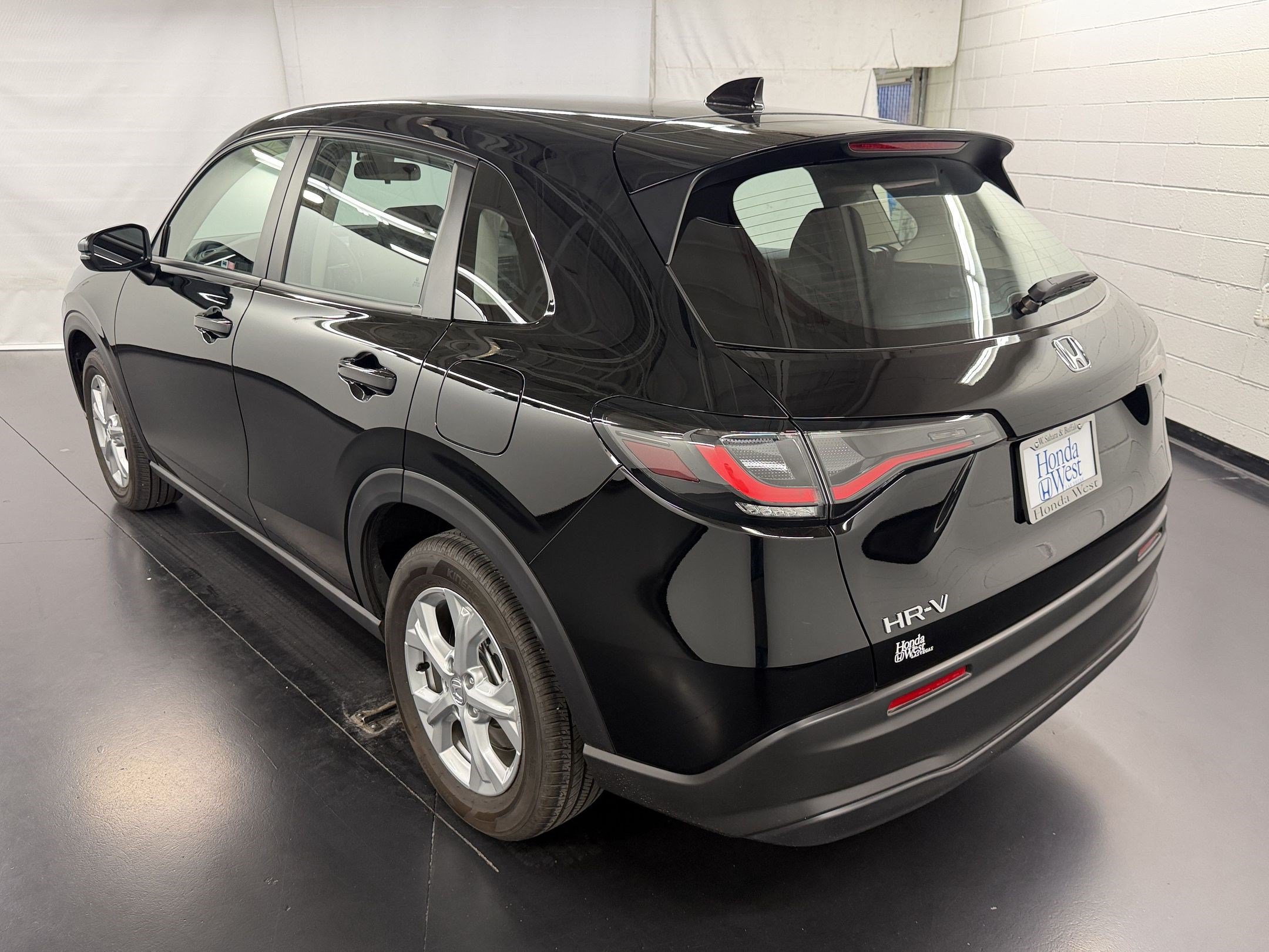 Certified 2025 Honda HR-V LX image 3