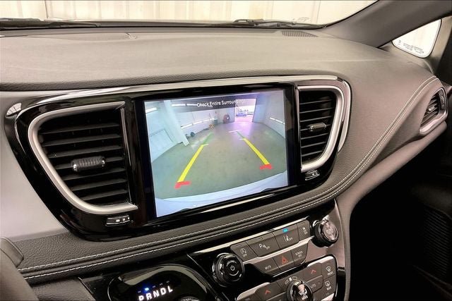 Used 2025 Chrysler Pacifica Limited FWD image 28