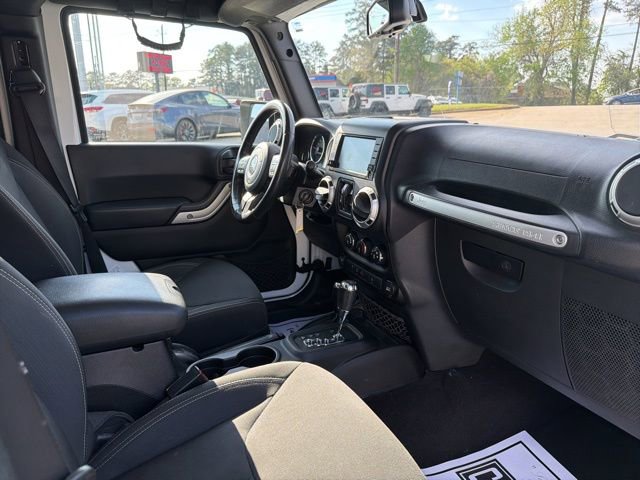 Used 2015 Jeep Wrangler Unlimited Sahara w/ Connectivity Group image 14