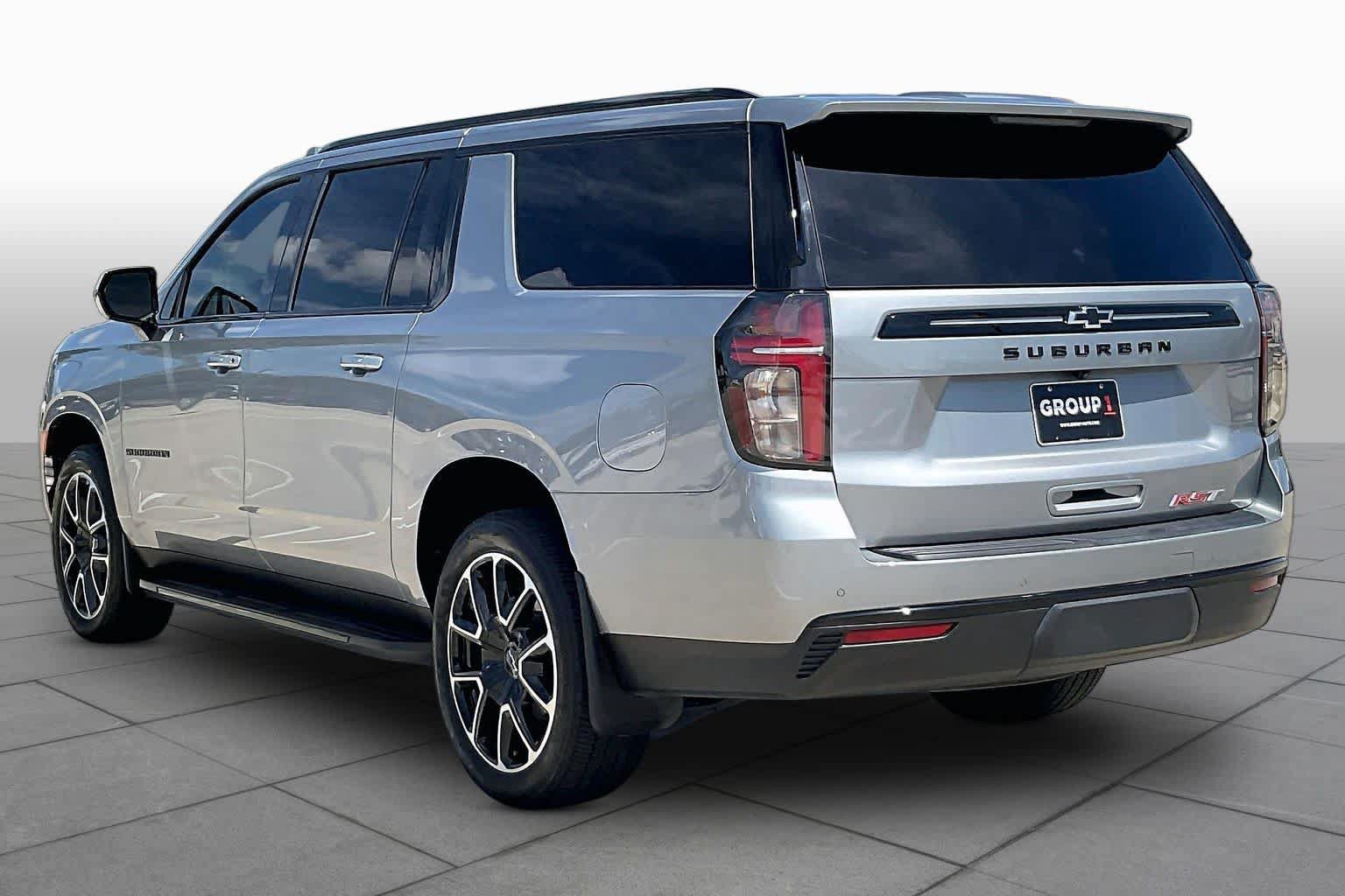 Used 2024 Chevrolet Suburban RST RWD image 12