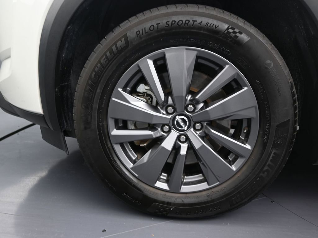 Used 2022 Nissan Pathfinder SV image 11