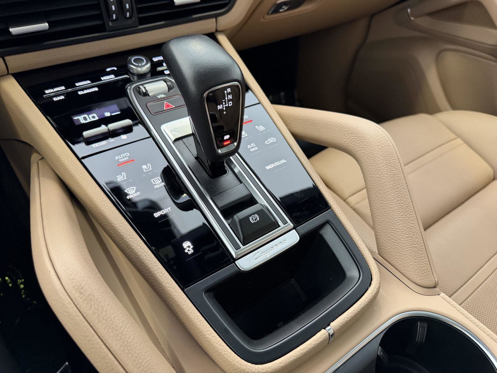 Certified 2023 Porsche Cayenne Platinum Edition image 19