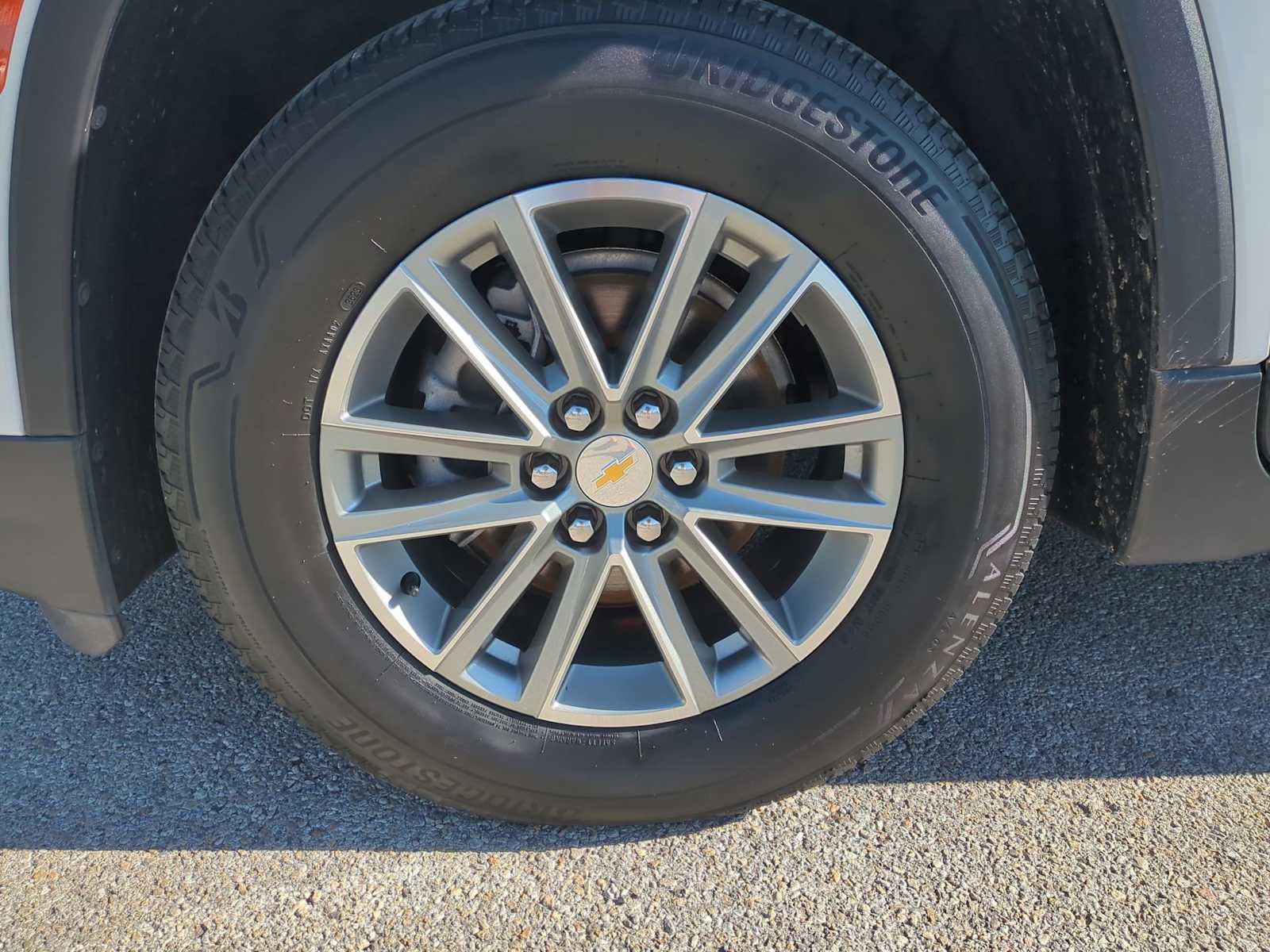 Used 2023 Chevrolet Traverse LT image 33