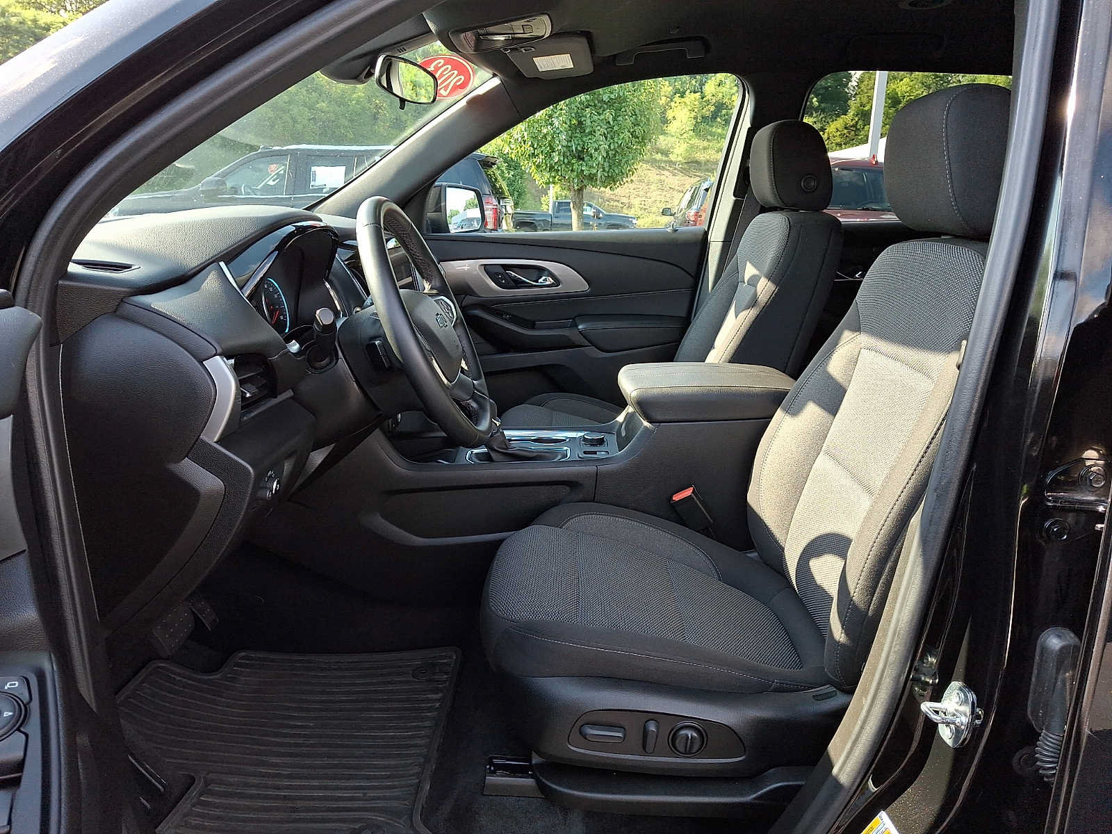 Used 2023 Chevrolet Traverse LT w/ Midnight/Sport Edition AWD/4WD image 14