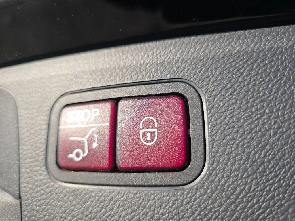 Certified 2018 Mercedes-Benz GLC 300 4MATIC image 18