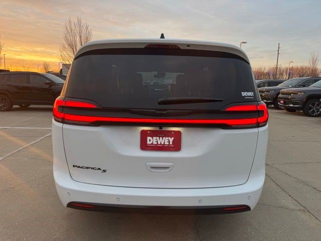 New 2026 Chrysler Pacifica Select image 6