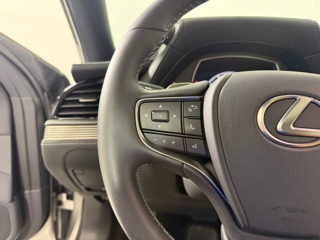 Used 2022 Lexus LS 500 w/ Accessory Package (Z2) RWD image 26