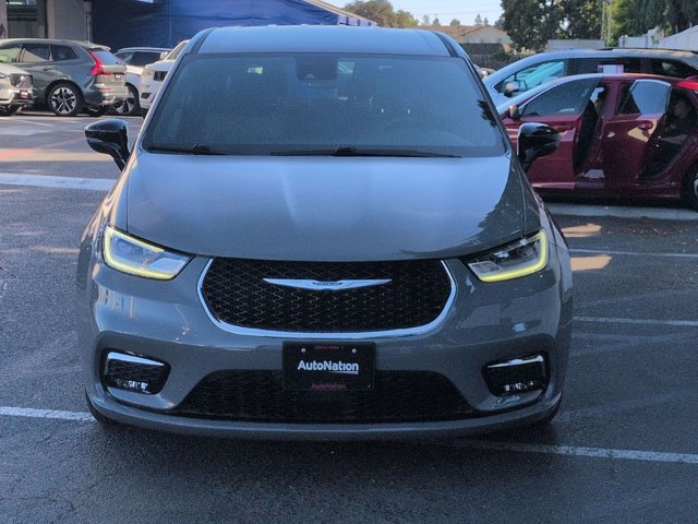 Used 2025 Chrysler Pacifica Select video 2
