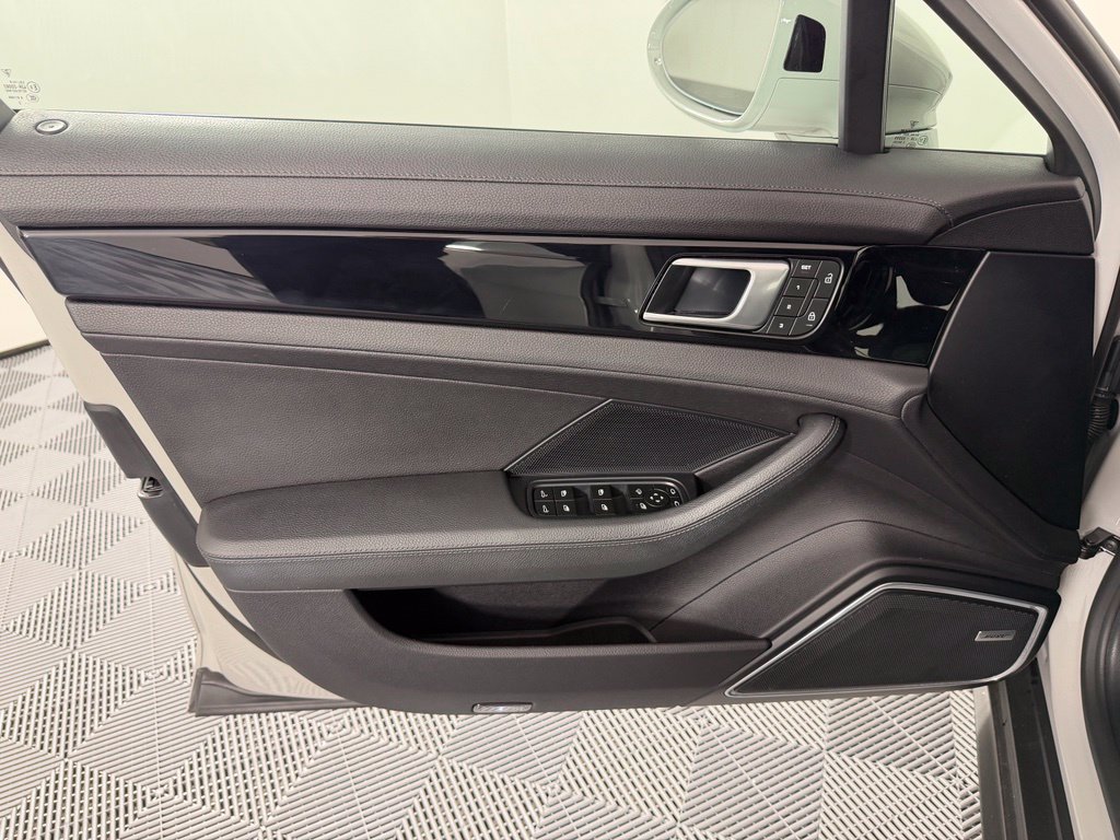 Certified 2023 Porsche Panamera 4 Platinum Edition AWD/4WD image 17