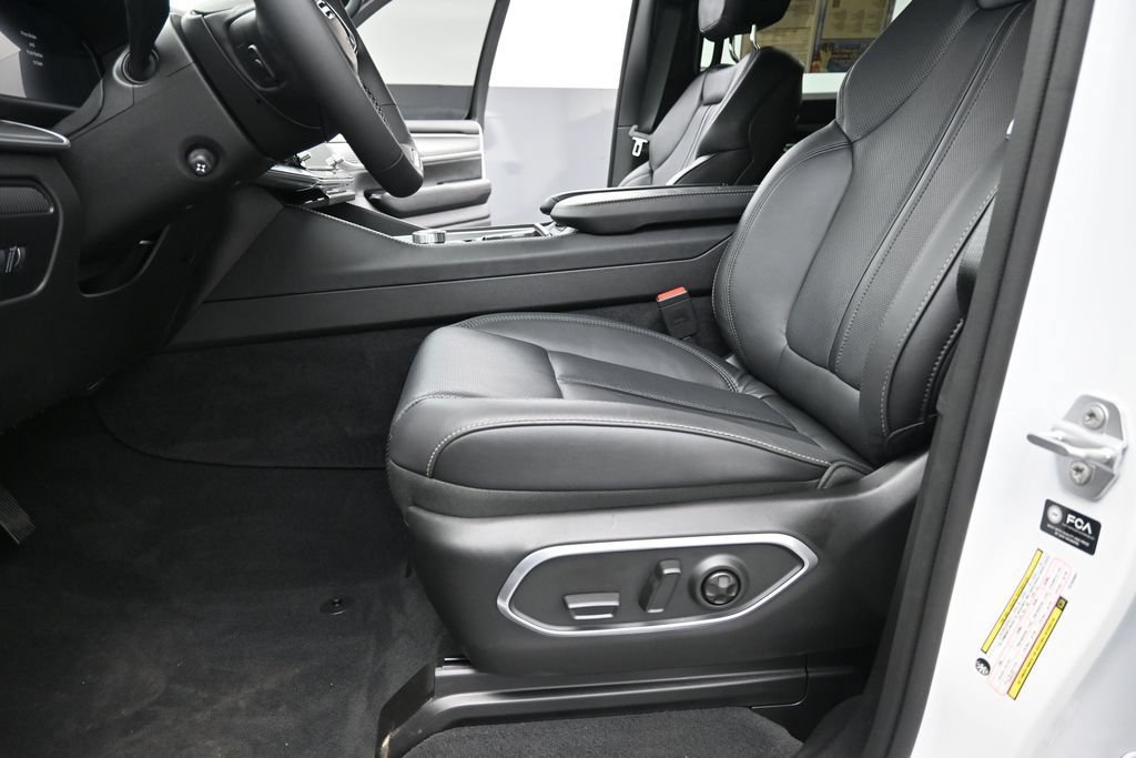 Used 2026 Jeep Grand Wagoneer Limited AWD/4WD image 10