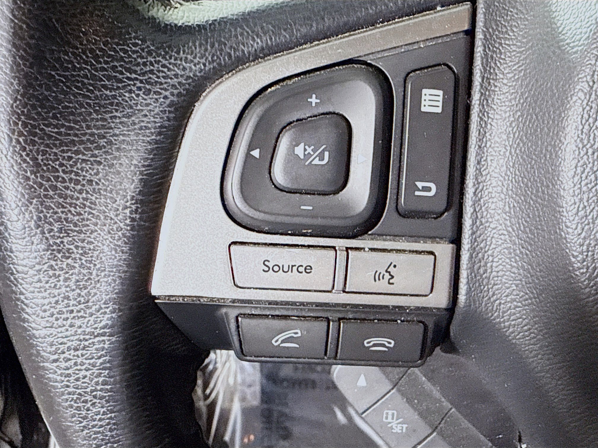 Used 2016 Subaru Outback 3.6R Limited image 14