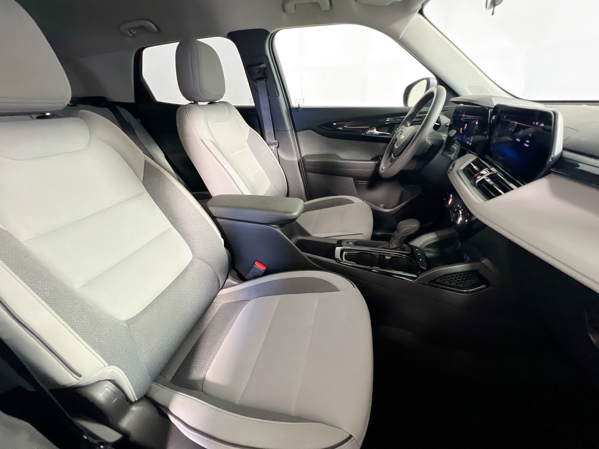 Used 2024 Chevrolet TrailBlazer LT FWD image 28