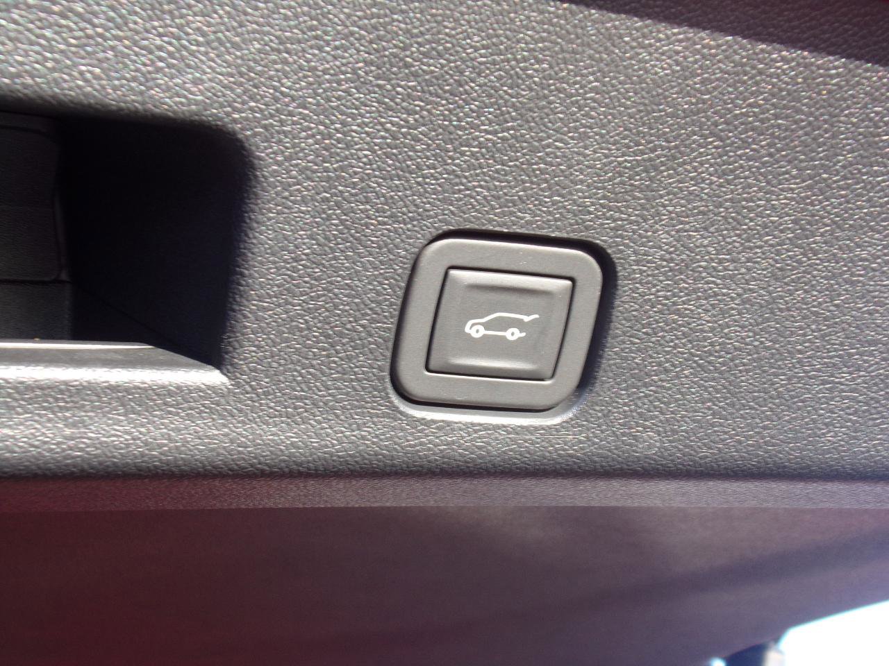 Used 2025 Chevrolet Traverse Z71 image 32