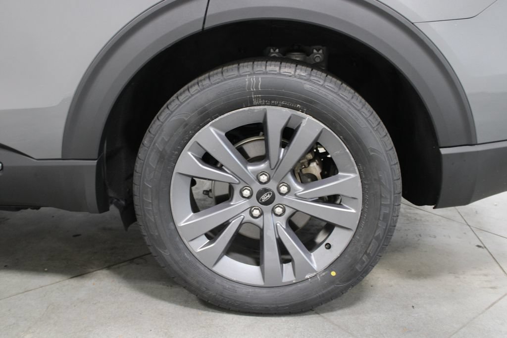 Used 2023 Ford Explorer XLT w/ Equipment Group 202A AWD/4WD image 62