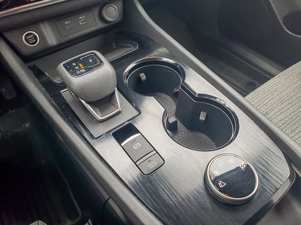 Used 2023 Nissan Rogue SV image 12