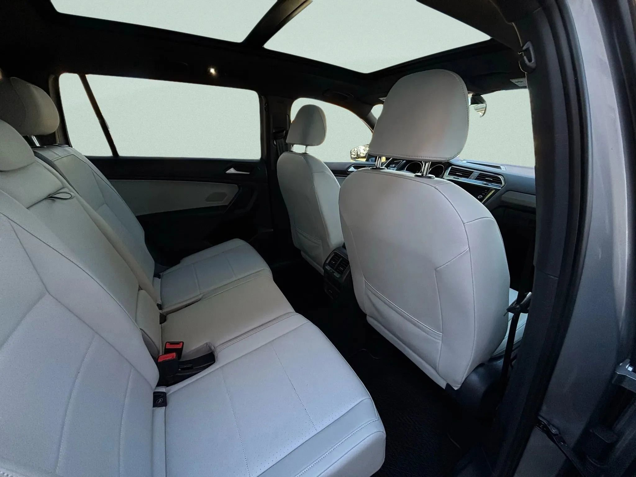 Used 2021 Volkswagen Tiguan SE R-Line w/ 3rd Row Seat Package image 23