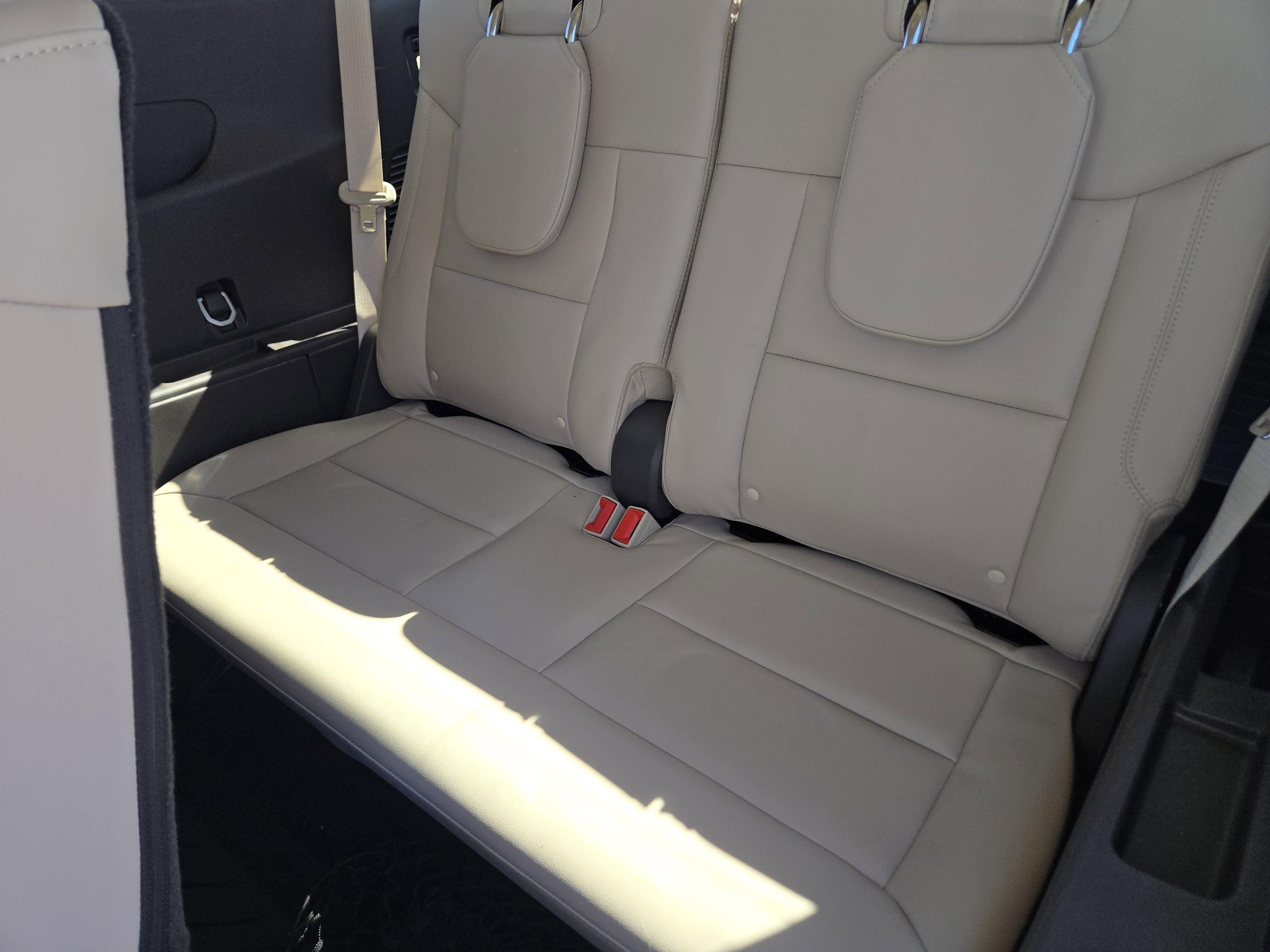 Certified 2023 Ford Explorer Platinum w/ Technology Package AWD/4WD image 31