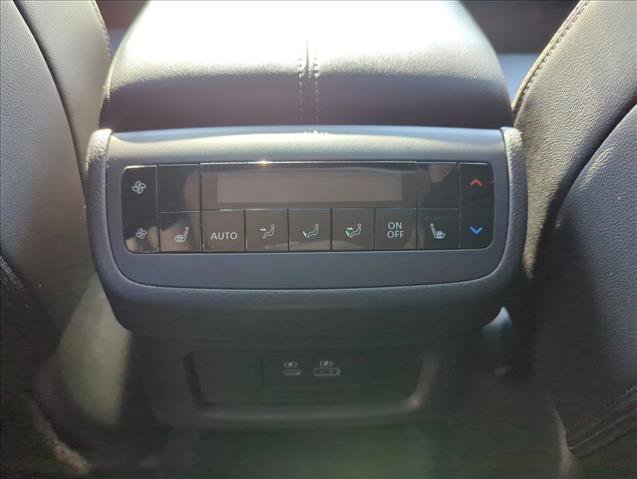 Used 2025 Nissan Pathfinder SL w/ SL Premium Package FWD image 20