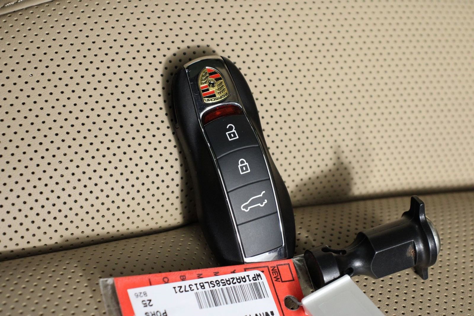 Certified 2025 Porsche Macan image 34