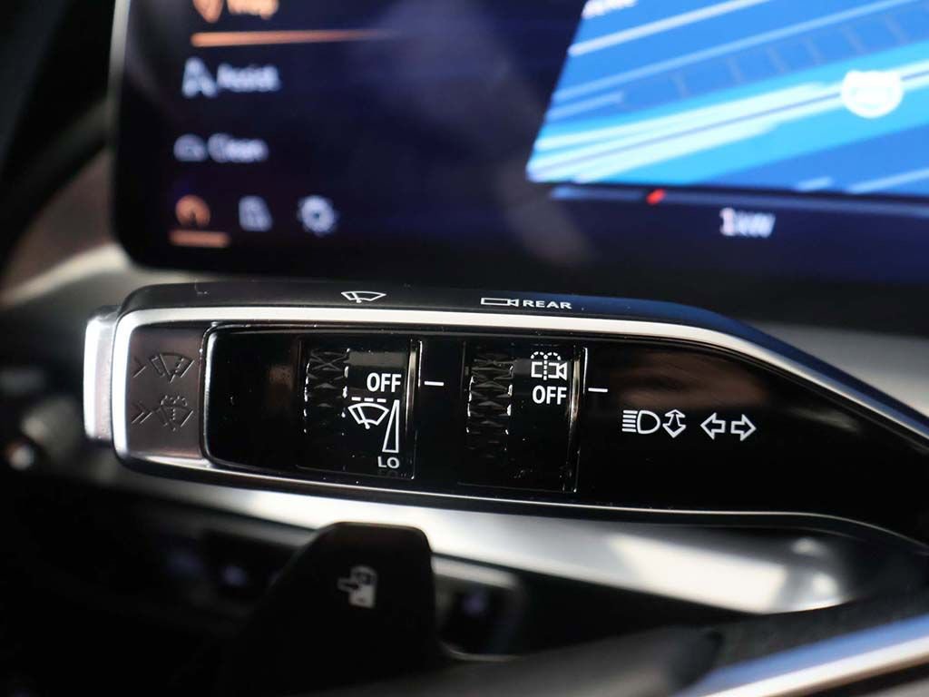Used 2025 Cadillac Lyriq Sport AWD/4WD image 48