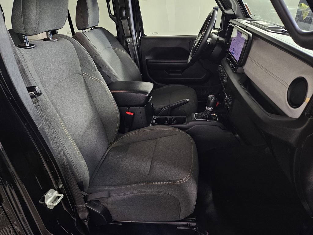 Used 2024 Jeep Wrangler Unlimited w/ Convenience Group image 29