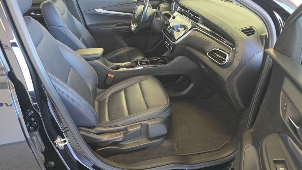 Certified 2022 Chevrolet Bolt EUV LT w/ Convenience Package image 10