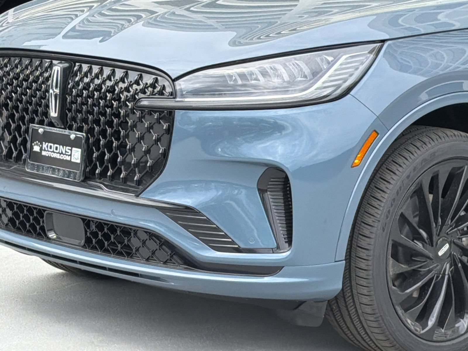 New 2026 Lincoln Aviator Reserve w/ Luxury Package AWD/4WD image 2