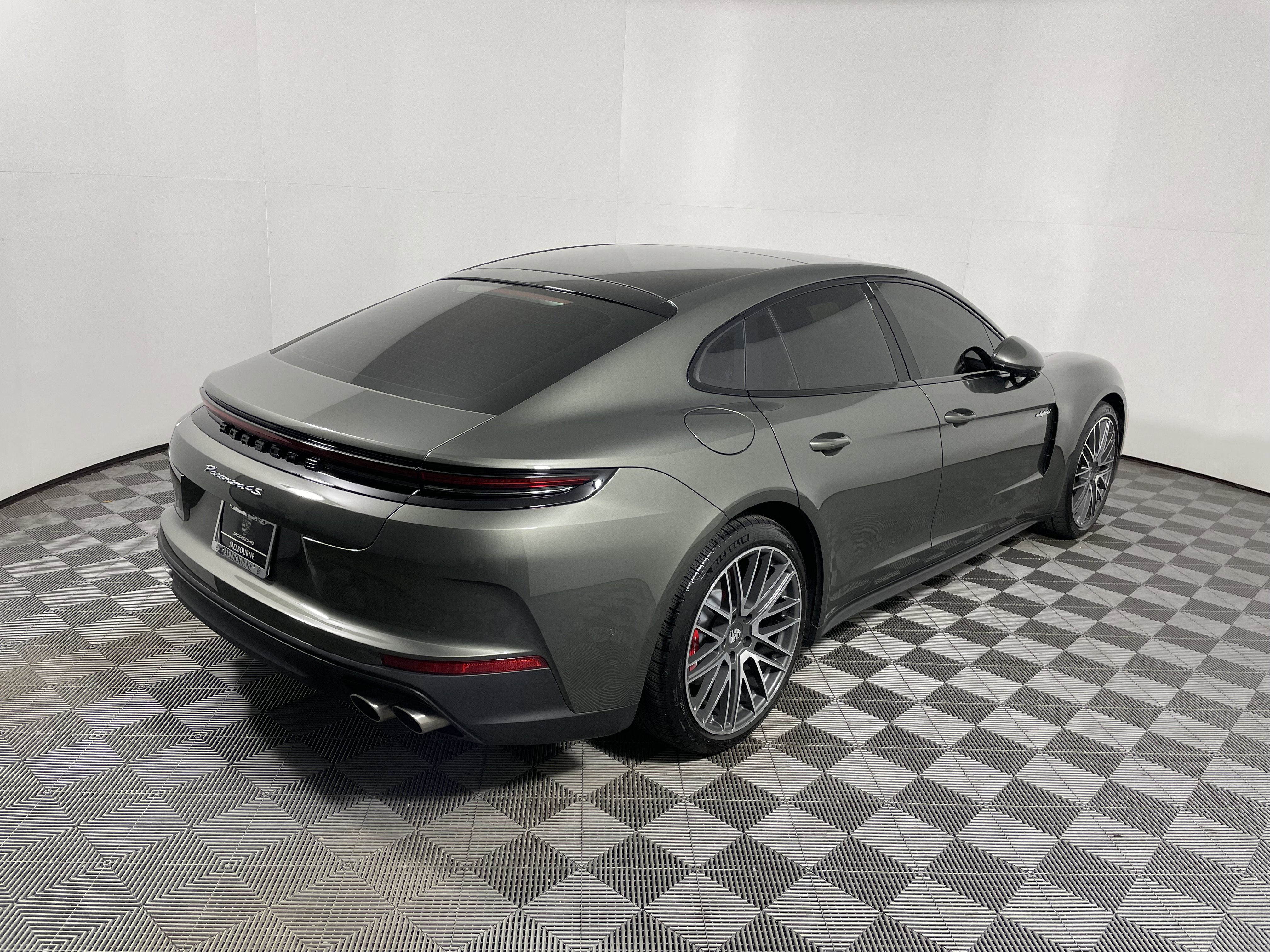 Certified 2025 Porsche Panamera 4S image 7