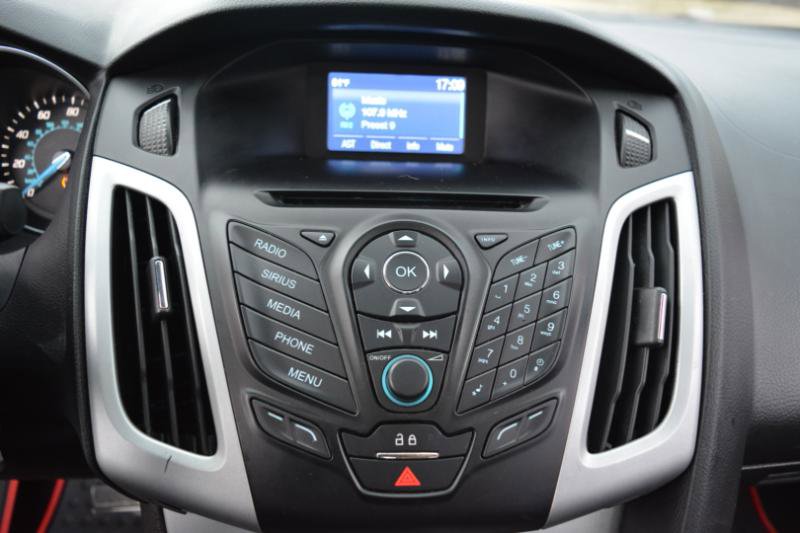 Used 2014 Ford Focus SE w/ Equipment Group 201A image 23